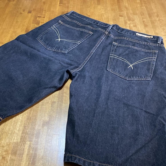 Evolution in design shorts 40 - Picture 2 of 4